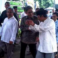 Boediono Satu Jam Melayat Ibunda Hatta Rajasa