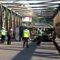Mobil Boks Terguling di Jembatan Citra Grand Cibubur
