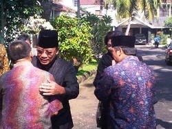Sudi dan Djoko Suyanto Melayat Ibunda Hatta Rajasa