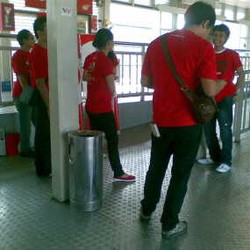 Lola Amaria Sebar 400 Tiket TransJ Gratis di Shelter Lebak Bulus