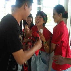 Lucunya Fitri Tropika Bagi-bagi Tiket TransJakarta