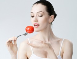 Bebas Jerawat & Kerutan Berkat Tomat