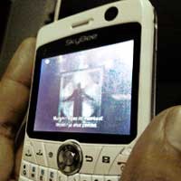 SkyBee 60AL, Serba Dua dalam Satu Ponsel