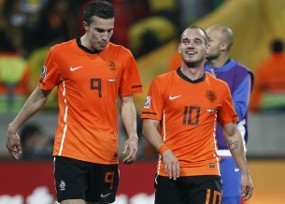 Gelandang Belanda Tajam, Striker Spanyol Dominan