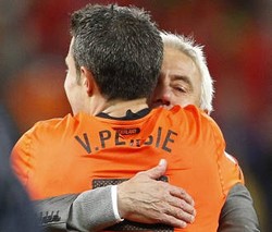 Van Marwijk Tetap Percaya Van Persie