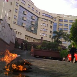 Kembali, Hotel Grand Aquila Dilempari Jeroan Binatang