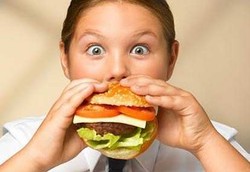 Burger Ukuran Besar Picu Cedera Rahang