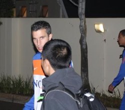 Tengah Malam Cegat Van Persie