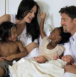 Angelina Jolie Kenalkan Anak-anaknya Pada Semua Agama