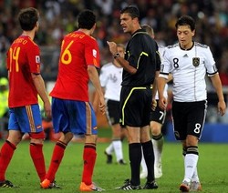 Nilai Bagus untuk Wasit Piala Dunia 2010