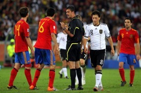Nilai Bagus untuk Wasit Piala Dunia 2010