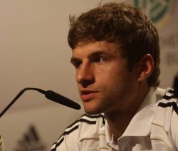 Bierhoff Pilih Spanyol, Mueller Jagokan Belanda