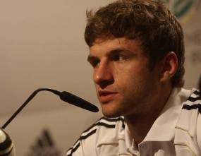 Bierhoff Pilih Spanyol, Mueller Jagokan Belanda