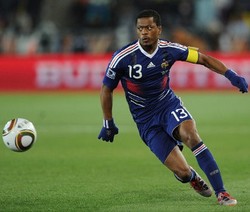 Desailly Juga Minta Evra Diskors