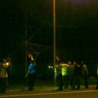 Hendak Bunuh Diri, Wanita Panjat Sutet