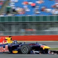 Vettel Bikin Red Bull Tetap Terdepan