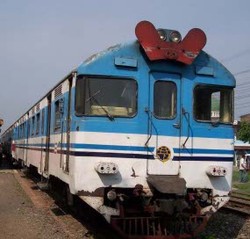 Rel di Stasiun Kranji Patah, Kedatangan KA di Jakarta Terlambat