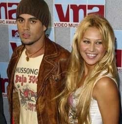 Enrique Iglesias Pernah Dihadiahi Pembalut Bekas