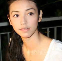 Velove Vexia Ngaku Nggak Kenal Ariel