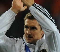 Klose Tumbang karena Flu