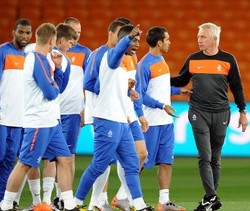 Singa Oranye Main ke Kebun Binatang Dulu