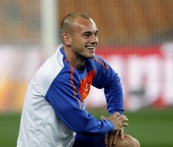 Fergie Bantah Tawar Sneijder