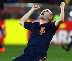 Iniesta Bawa Spanyol ke Surga