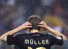 Mueller Juga Raih Sepatu Emas 