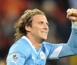 Bola Emas Milik Forlan