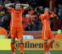 Belanda Tak Terkalahkan di Waktu Normal