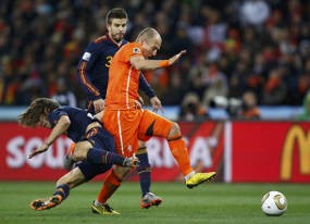 Robben: Puyol Harusnya Dikartu Merah