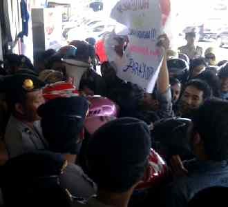 Karyawan Sinar Bintoro Ngluruk JS Plaza