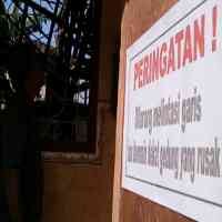 Atap Sekolah Ambruk, Siswa di Kediri Belajar di Tempat Parkir