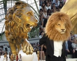 Singa Raksasa Pada Peragaan Busana Chanel