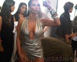 Kim Kadarshian Berencana Rilis Parfum lagi