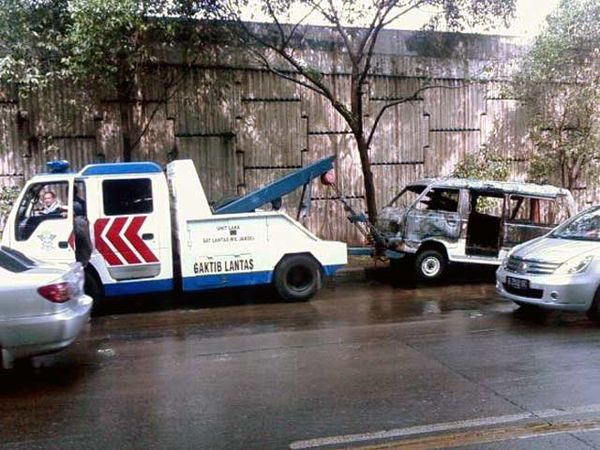 Angkot Terbakar di Lebak Bulus