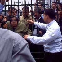 Kala Pengacara Berdemo: Penampilan Necis, Mobil Mewah dan Nasi Padang