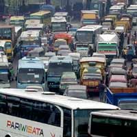 Ada Truk Patah As, Jl Daan Mogot Hanya Satu Lajur 