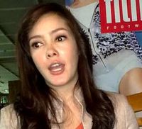 Cathy Sharon Tanpa High Heels