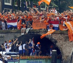Parade Kanal untuk Belanda