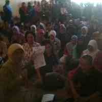 Bunga Macet, Ratusan Nasabah Sandera Karyawan Koperasi