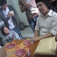 Andrea Hirata Belum PeDe Sisipkan Pesan Islami Dalam Bukunya