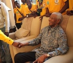 Batik Nelson Mandela Barang Mahal di Afsel