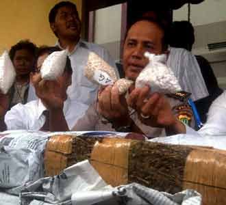 Polisi Amankan Opium dan Ganja