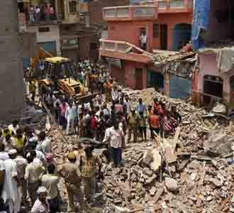 Rumah Roboh 6 Orang Tewas