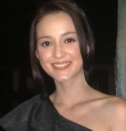 Julie Estelle Patah Hati