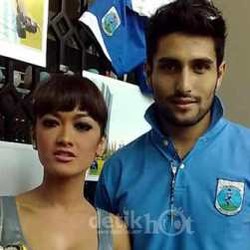 Jupe Senang Beradegan Hot dengan Gaston di Film