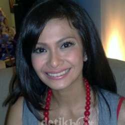 Ersa Mayori Beban Bawakan Berita Video Porno Cut Tari