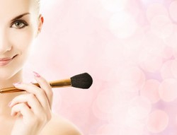 Cara Membersihkan Kuas Make-Up Yang Benar