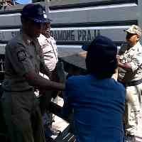 Tertibkan PKL Ampel, Satpol PP Diteriaki Maling